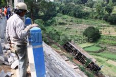 Diduga Sopir Mengantuk,...
