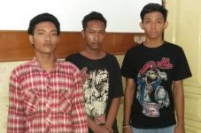 Jual Ganja ke Turis...