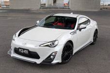 Toyota Luncurkan Mobil...