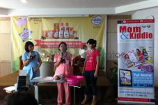 Tabloid Mom&Kiddie...