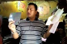 Gerebek Pasar Pramuka,...