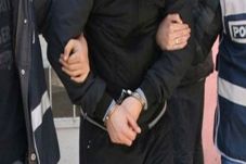 Polisi Turki Tahan Pria...