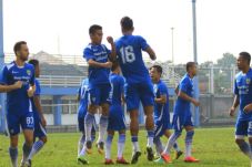 Skuat Komplet, Persib...