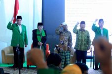 Djan Faridz Ajak Kader...