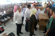 Kemnaker Bagikan Peralatan...