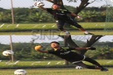 Yandri Pitoy Atau Thomas...