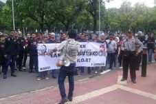 Tolak PP Pengupahan,...