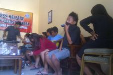 8 ABG Ditangkap usai...