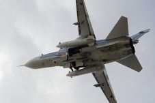 Jet Tempur Su-24 Rusia...