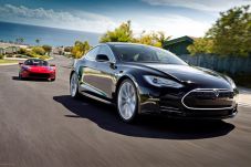 Tesla lakukan Penarikan...