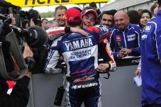 Aneh, Lorenzo Rela Gelar...