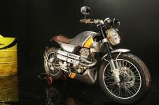 Motor Retro dengan Mesin...