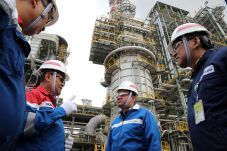 Tiga Kilang Minyak Pertamina...