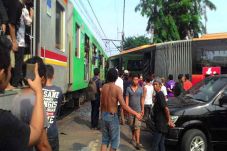 Akhir Pekan, Bus Transjakarta...