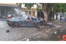 Pengemudi Lamborghini...