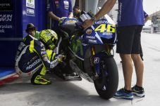 Ingin Liburan, Rossi...