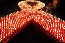 Virus HIV Bisa Ditularkan...