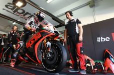 Stefan Bradl Belum Nyaman...