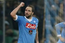 Higuain Paksa Inter...