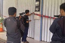 KPK Segel Kantor PT...