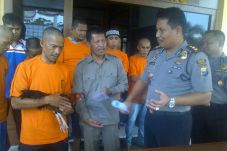 Barter Ayam Jago dengan...