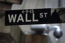 Wall Street Naik meski...