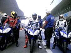 Lorenzo Jaring Dukungan...