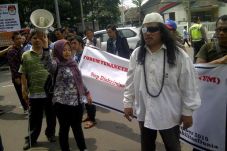 Demo, Tunanetra Sindir...