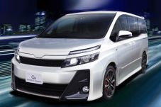 Toyota Perkenalkan Mobil...