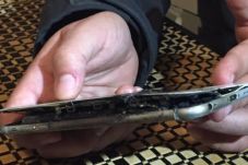 iPhone Pria Ini Terbakar...