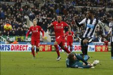Newcastle Tumbangkan...