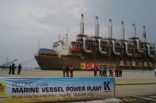 PLN Datangkan Kapal...