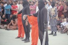 Algojo ISIS Penggal...