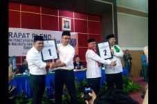 Pasangan Idris-Pradi...