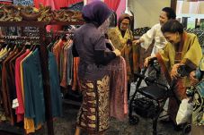 Sambut Pasar Bebas ASEAN,...