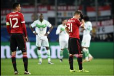 Serigala Wolfsburg Tutup...