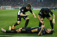 Drama Arsenal di Yunani...