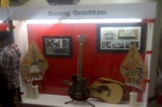 Gitar Bas Jokowi dari...