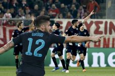 Giroud Cetak Hattrick...