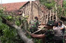 Puting Beliung Terjang...