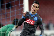 Napoli Akhiri Penyisihan...