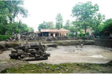 Berkunjung ke Candi...