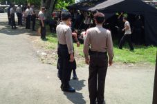Polisi Dirikan Tenda...
