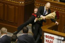 Berkelahi, PM Ukraina...