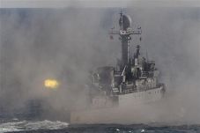 Kapal Rusia Beri Tembakan...
