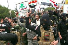 Ribuan Warga Irak Tuntut...