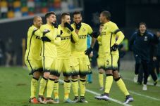 Bantai Udinese, Inter...