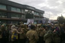Ratusan Karyawan RS...