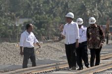 Jokowi Minta Kereta...