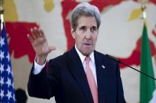 Kerry: Trump Larang...